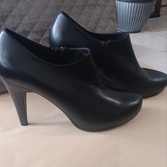 Worthington Black Leather Platform Ankle Booties Womens Size 9 - Picture 2 of 10